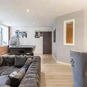 2 Bed With Pool Table Apartment Bradford (West Yorkshire)